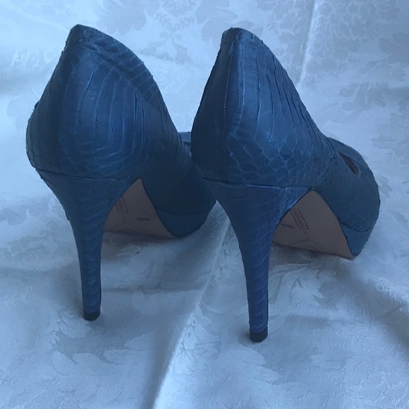 New Vince Camuto textured Leather pumps 8M - Picture 6 of 8